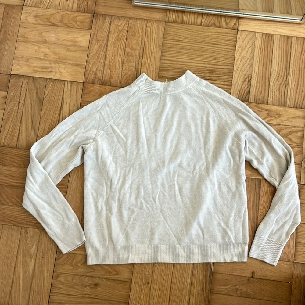 Oatmeal colored acrylic sweater - Picture 2 of 4